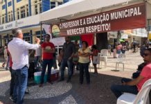 Iran Barbosa participa de ato de luta do Magistério de Aracaju