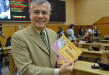 Deputado Iran Barbosa presta homenagem a Paulo Freire