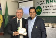 Deputado Iran Barbosa recebe Prêmio Amigo do Médico