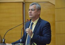 Valorização do magistério é tema de discurso de Iran Barbosa