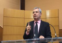 Iran vota contra veto ao Projeto que garante psicólogos e assistentes sociais nas escolas