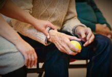 Proposta de Iran defende prioridade de vacinação também para os Cuidadores de Idosos