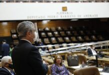 Iran denuncia descaso com Magistério de Canindé