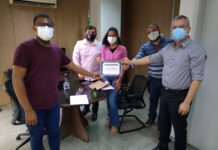 Deputado Iran Barbosa recebe a Comenda Parceiro da Juventude