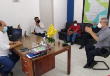 Deputado Iran Barbosa e lideranças de Pacatuba se reúnem com o presidente do DER