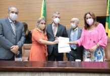 Deputado Iran Barbosa filia-se à Unale durante a comemoração dos 25 anos da entidade