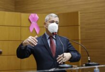 Iran presta homenagem aos servidores e chama a categoria à resistência