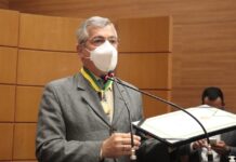 Deputado Iran Barbosa recebe a Medalha do Mérito Parlamentar por sua atuação