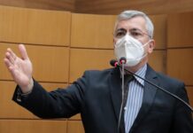 Iran vota contra projetos que destroem a carreira do magistério estadual