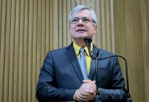 No Dia do/a Professor/a, Iran Barbosa enaltece a categoria e pede mais respeito à autoridade docente