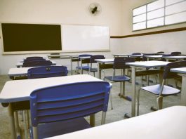 Iran Barbosa denuncia a falta de professores em escolas da rede municipal