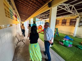 Iran faz visitas de trabalho em escolas da Rede Municipal de Aracaju com dirigentes do Sindipema