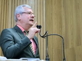 Iran vota contra o projeto de criação de escola cívico-militar no município de Aracaju