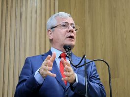 Iran Barbosa defende concurso para nutricionistas e presença de fonoaudiólogos nas escolas