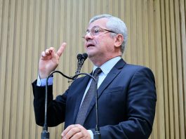 Iran apela por debate sobre mudança nas matrizes curriculares de Aracaju