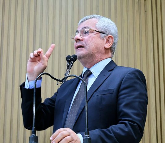 Iran apela por debate sobre mudança nas matrizes curriculares de Aracaju