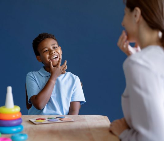 Iran Barbosa apresenta projeto de lei que cria o Dia do Fonoaudiólogo no município de Aracaju