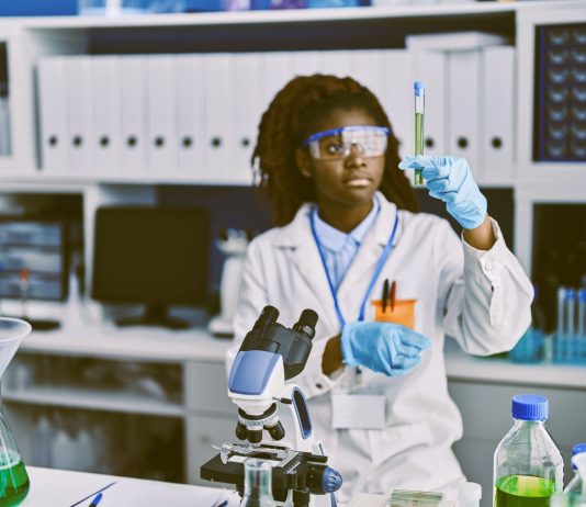 Iran Barbosa apresenta projeto que cria o Prêmio “Aracaju Mulheres na Ciência”