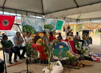 Iran Barbosa participa de atividade de troca de sementes crioulas