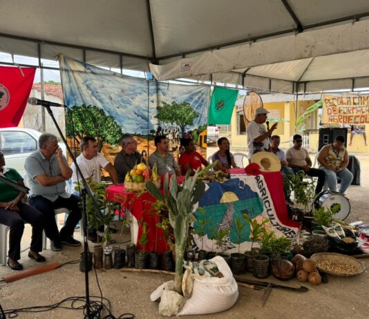 Iran Barbosa participa de atividade de troca de sementes crioulas